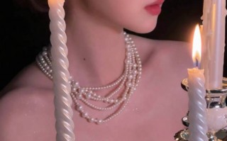 张淼怡穿深V礼服又纯又欲 垂眸沉思更添迷人韵味