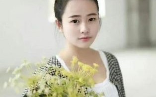 十年前与白鹿合照，网友回忆称她注定成星