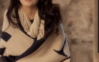 汪峰和网红美女带娃聚餐，女方撞脸林志玲，还上过《非诚勿扰》