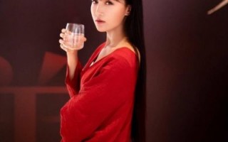 李子柒携传统服饰惊艳春晚，非遗文化传播者再现风采