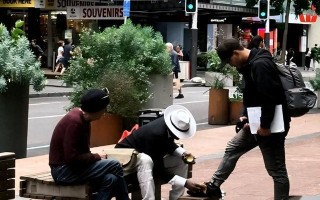 200亿暴跌至不到20亿！“一代鞋王”跌落神坛，中产不爱穷鬼不穿（一代鞋王破产读后感悟）