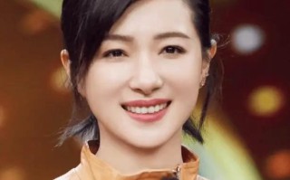 万茜自曝上学时没人追，看清她的校服照后，网友：这谁敢追啊！（“万茜”）