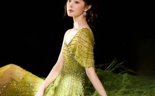 宋轶着绿色长裙化身绿野仙踪 皮肤白皙红唇吸睛
