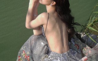 文咏珊露背装好美​​​