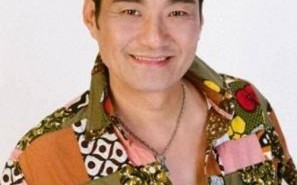 港星走穴现状：7位明星齐聚乡镇寿宴，务实演出引热议