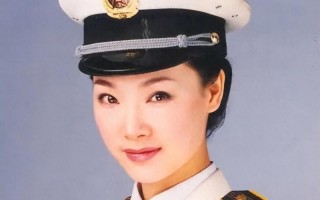 她被誉为军中花仙子，连续15年上春晚，男友患癌离世，52岁仍单身