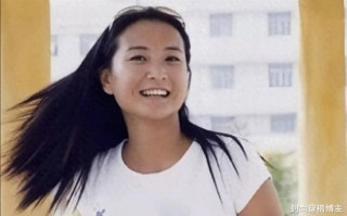 原来“贾玲”只是艺名知道她的真名后，网友大喊：不改早火了（贾玲的真名字）