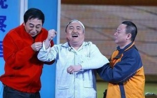 曾搭档冯巩上春晚爆火的他，为何一夜之间成了百万诈骗犯，锒铛入狱