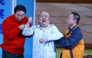 被判入狱至今仍在服刑！他搭档冯巩春晚爆红，后却成百万诈骗犯_1