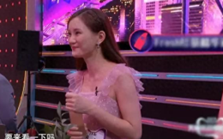 20年前的“国民初恋”却一朝沦为“柜姐”，她却活出了真正的自我（国民初恋 小说）
