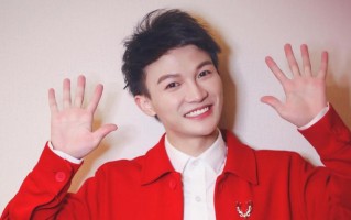 春晚独唱引发网友质疑：优秀的歌手这么多，为何偏偏选中了周深？