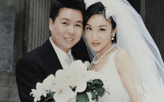 她是香港九巴新抱，漂亮社交达人，得老公深宠26年，3子女皆出色