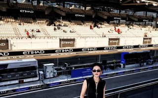 38岁刘亦菲素颜冲上热搜！无妆现身阿联酋，这状态看呆了所有人！