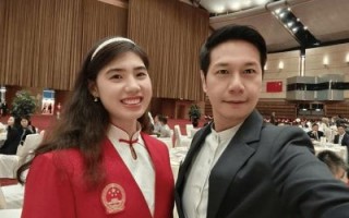 霍咏盈性感写真曝光，富家千金的智慧与美貌引热议