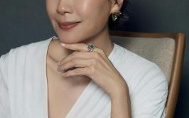 叶童优雅现身，分享不染白发保养秘诀与心态美