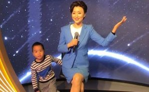 费翔蜡像揭幕：慢慢过好2025，珍惜每一个瞬间