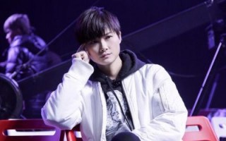 李宇春回顾十年春晚之路，带来动感新舞台