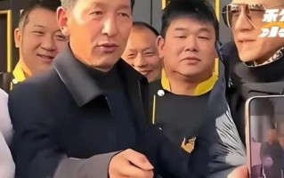 看了59岁郭富城与57岁岳父的同框，才知道什么叫“相由心生”！