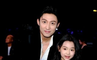 小酒窝晒17张与明星合影，成尖叫之夜团宠，被赞内娱追星天花板