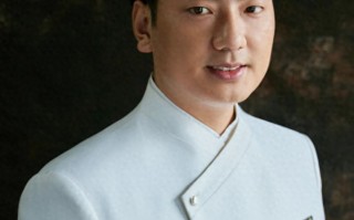 海来阿木：25岁出道，31岁登上春晚，离异又丧女，再婚后终获幸福_1