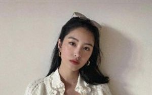 杨采钰疑似怀孕恋情曝光，现身妇产医院与帅哥甜蜜互动作引热议