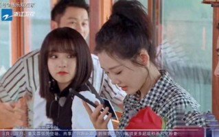 奔跑吧苗苗和兄弟团打招呼像领导