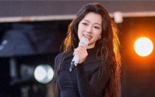 大四学生单依纯：出道三年两上春晚！是老天爷赏饭吃还是家有矿？