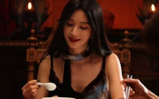 复古奢装勾勒张俪匀称身形 精致妆容解锁从容气场