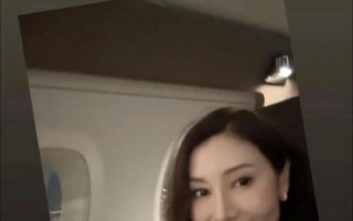 54岁李嘉欣伦敦健身房现身，陪儿子读书生活悠闲，虽有法令纹依旧优雅美丽