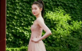 关晓彤从国民闺女到综艺新星，一路跌跌撞撞，用人品终惊艳了时光（百科关晓彤）