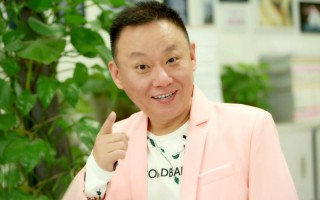 国家一级演员，10登春晚，陪妻子抗癌23年，倾家荡产依旧不离不弃_1