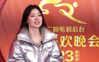 她凭借好声音冠军走红，出道三年竟然两次上春晚，网友：凭什么？