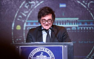 米莱曾是脱口秀演员，改信犹太教，泽连斯基曾是喜剧演员，犹太人