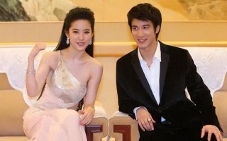 刘亦菲放飞自我，靠一块三角布遮羞，网友：玉女形象不要了吗（刘亦菲休闲装）