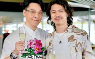 司徒瑞祈46岁生日高调庆祝，同性爱人Gray陪伴现身