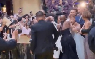 强行拥抱A妹男子已被起诉 或将面临监禁和罚款