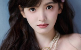 章若楠一身白裙清纯梦幻 戴碎花头纱纯欲感十足