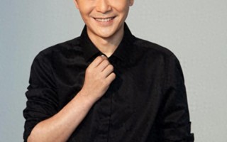 阮巡：长得帅、演技好，不顾一切娶大15岁吴琼，妻子6次登上春晚