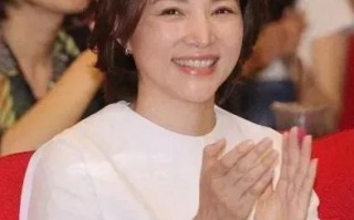 央视一姐董卿重新主持《朗读者》状态很好，心中藏着万千诗书...