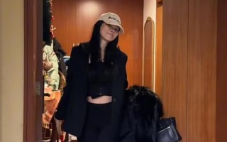 57岁伊能静真实身材曝光！体重110斤，小肚子非常明显，腿也显粗