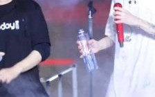 邓超陪鹿晗喝酒，义气友情尽显娱乐圈