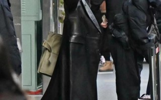 春晚最后一次彩排私服：杨幂7万大衣，唐嫣5万，董洁小腹引热议！