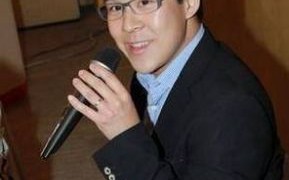 郭晶晶霍启刚：豪门里的坚韧与慈善之光