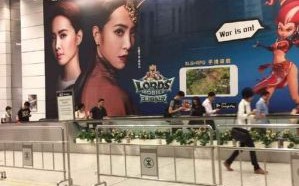 偶遇蔡依林粉丝地铁签名瞬间感动全场
