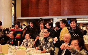 92岁胡枫：70年影视生涯与老当益壮的红馆魅力