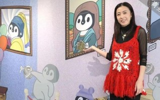 甘比、刘銮雄同框，家庭地位反转！她不背爱马仕，织毛衣做自己…