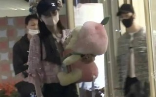 明星时间管理有多难？黄晓明前妻女友两头跑，忙到换不了衣服