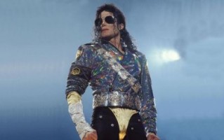 迈克尔杰克逊1995年演唱会借兵70万 追逐偶像的热忱与不可思议的场面