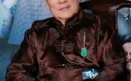 刘家辉新春团拜惊喜现身，获颁贡献大奖，令粉丝感动不已