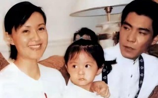 7岁演戏成北电校花，两段婚姻皆遇挫，如今她的幸福在女儿身上延续
